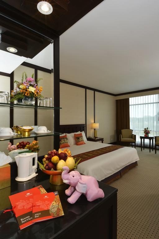 Iyara Lake Hotel & Resort Uthai Thani Esterno foto